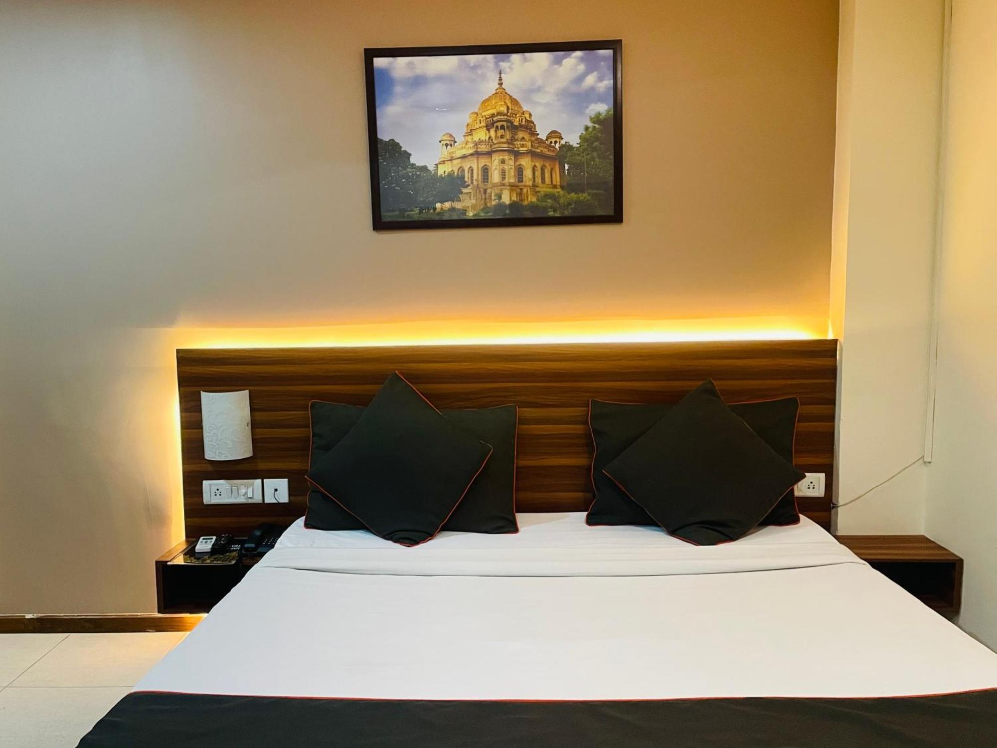 The Royal Presidency Inn Lucknow Exterior foto