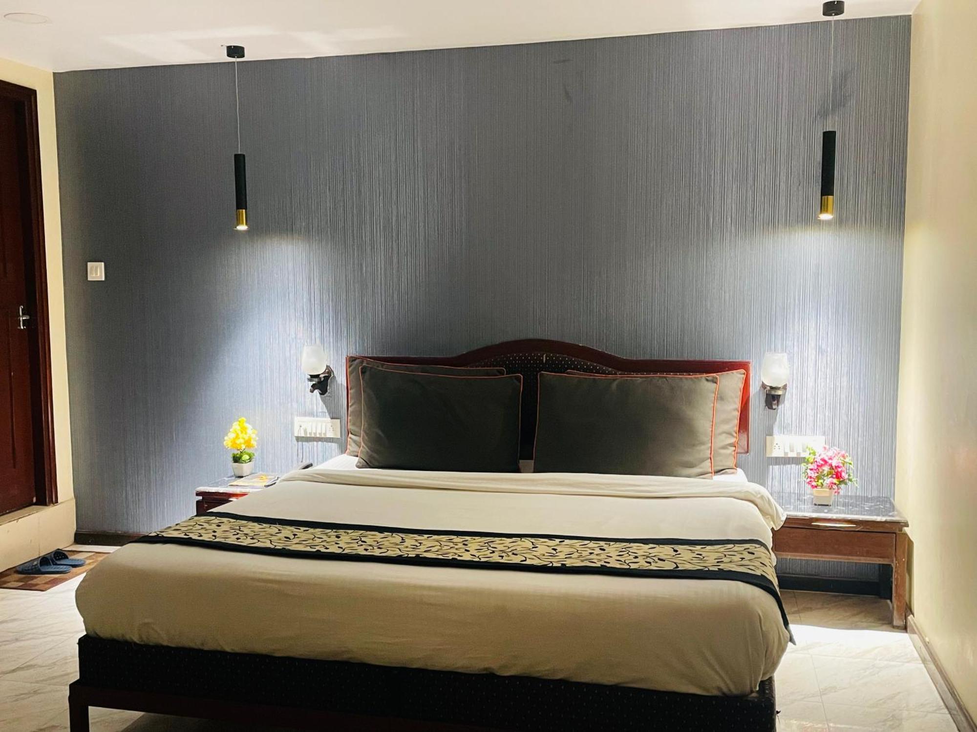 The Royal Presidency Inn Lucknow Exterior foto